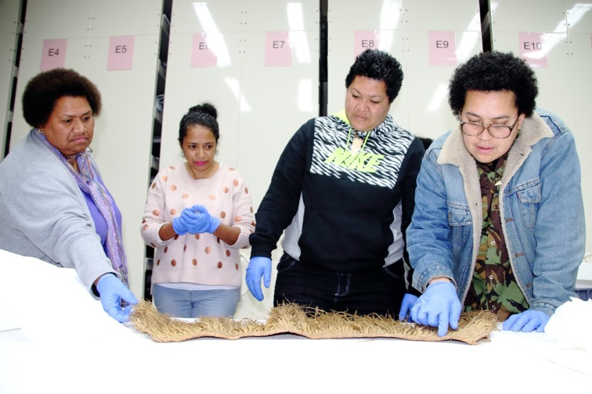 The Veiqia Project artists viewing liku in Auckland Museum collection, photo by Sangeeta Singh, with permission from Auckland Museum